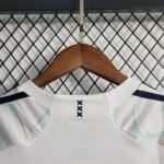 Ajax Auswärtstrikot Kinder Mini Kit 2023-2024
