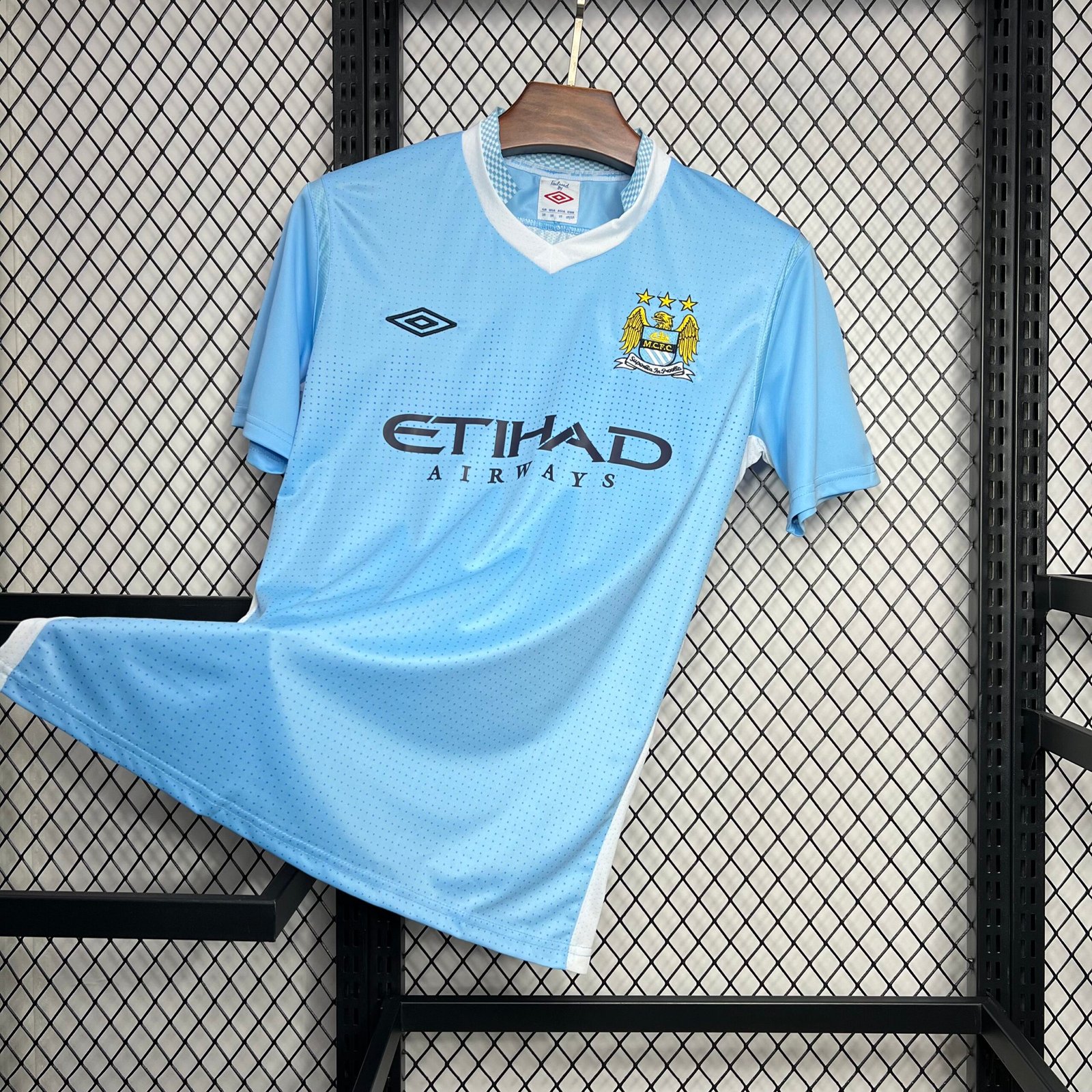 Manchester City Retro Home Trikot 2011-2012 Manchester City Retro Home Trikot 2011-2012