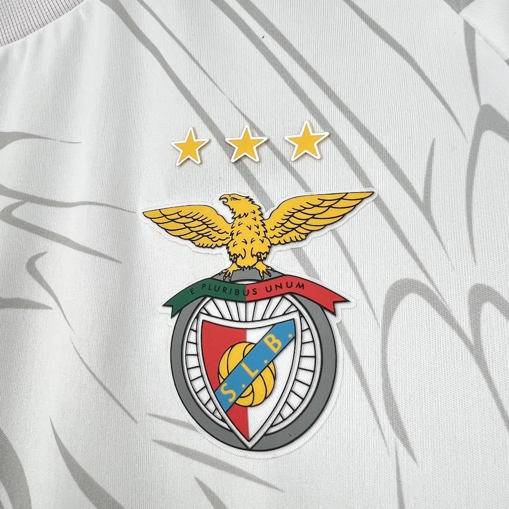 SL Benfica Konzept Sondertrikot 2025-2026 - Weiß SL Benfica Konzept Sondertrikot 2025-2026 - Weiß
