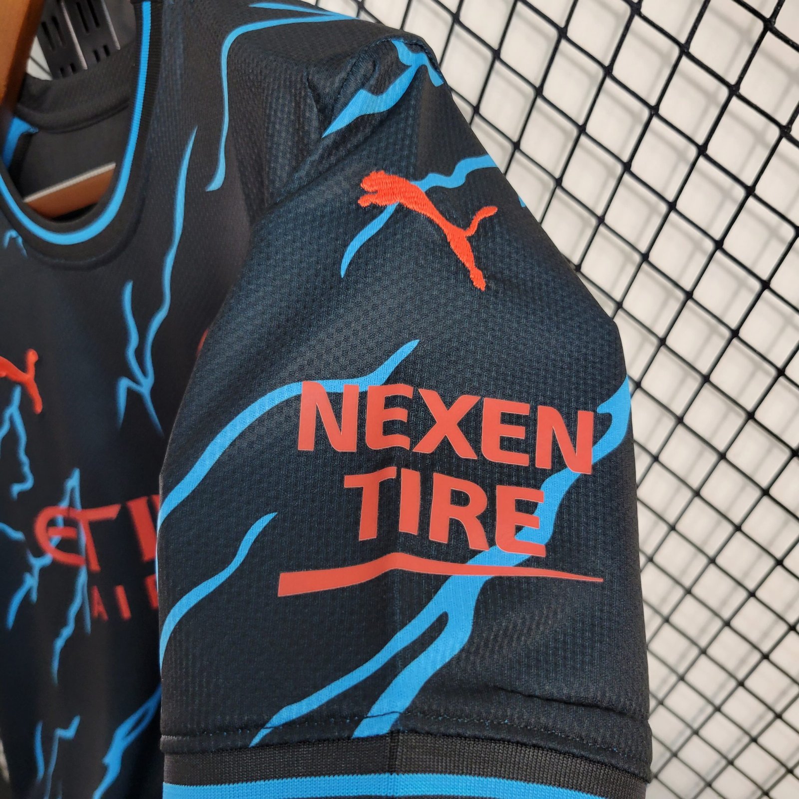 Man City Gedenkausgabe Trikot 2023-2024 - Blau Man City Gedenkausgabe Trikot 2023-2024 - Blau