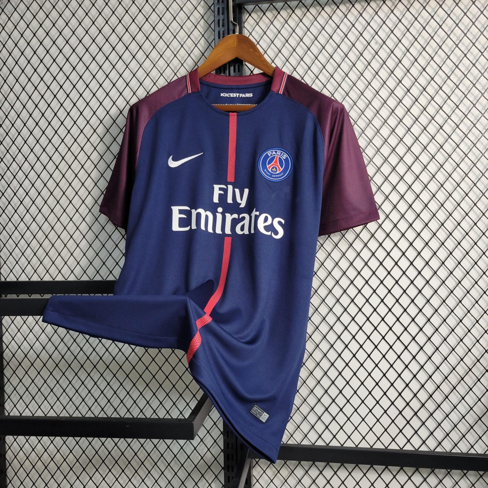 Paris Saint-Germain Retro Home Trikot 2017-2018 Paris Saint-Germain Retro Home Trikot 2017-2018