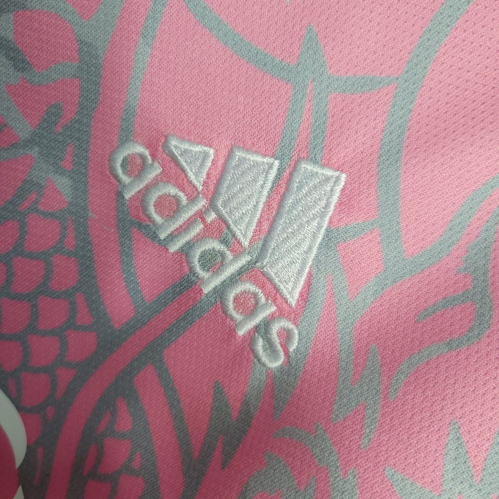 Real Madrid Chinesisch Drache Sondertrikot 2023-2024 - Rosa Real Madrid Chinesisch Drache Sondertrikot 2023-2024 - Rosa