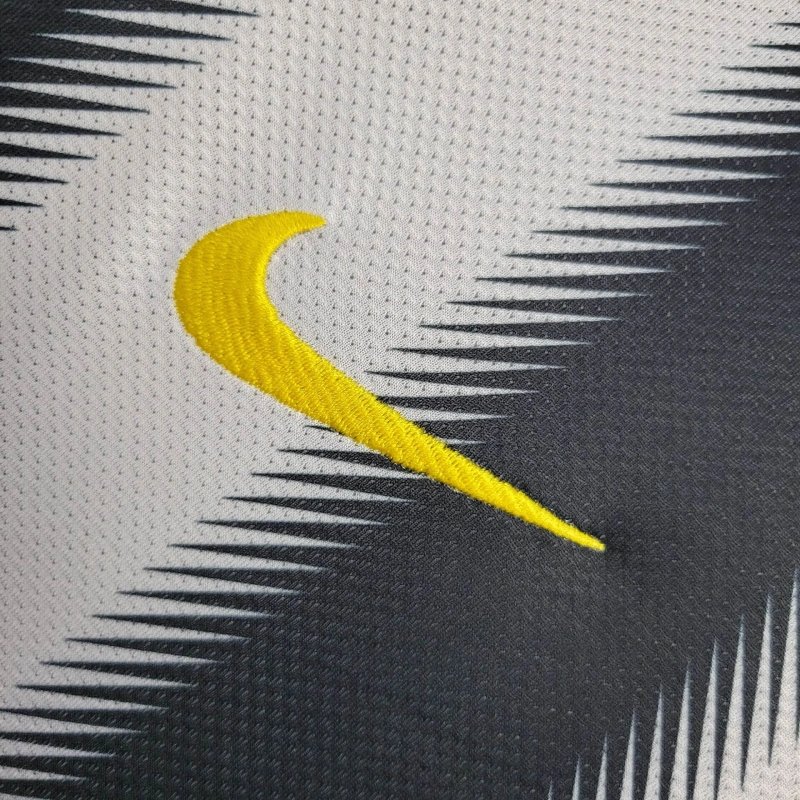 Juventus Home Retro Trikot 2011-2012 Juventus Home Retro Trikot 2011-2012