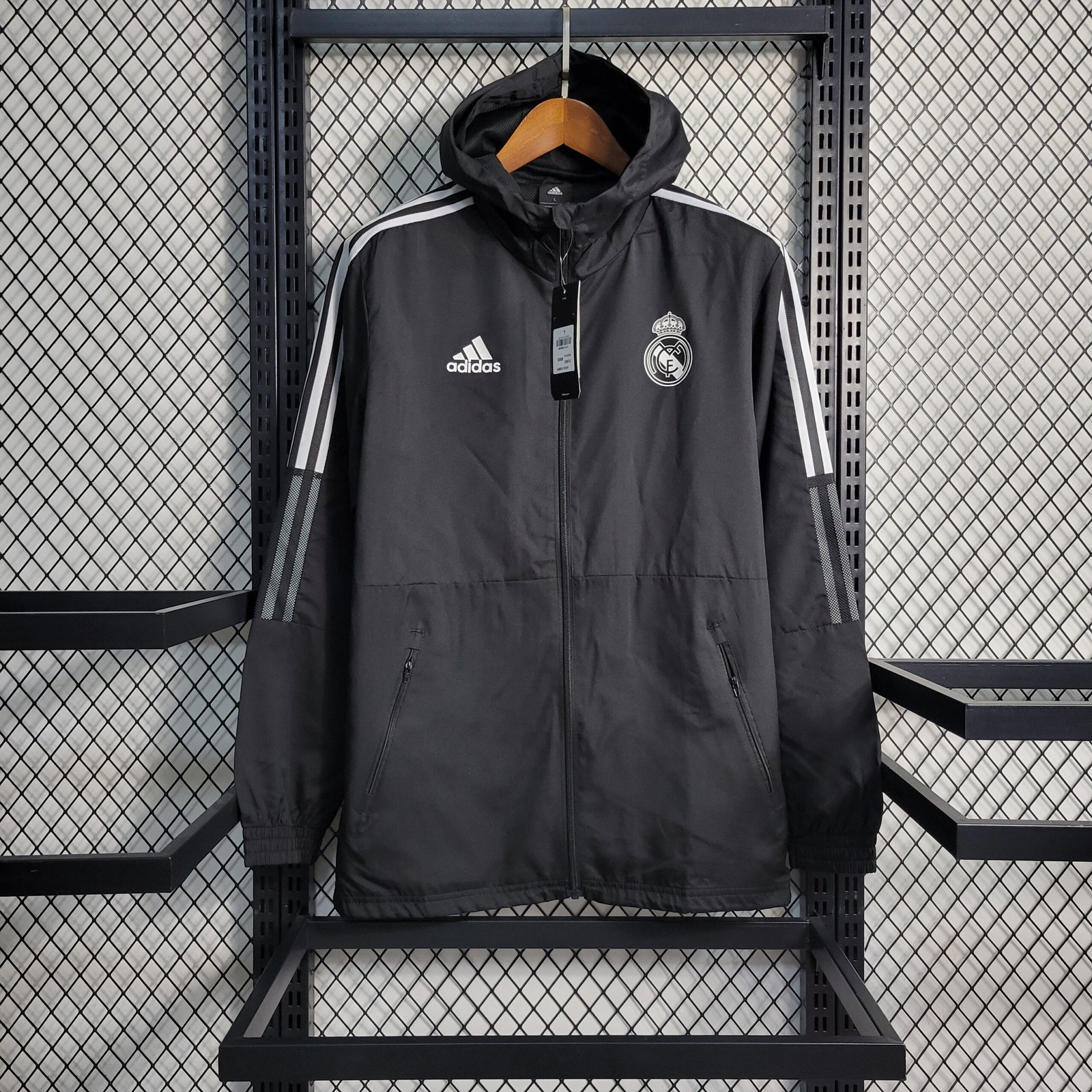 Real Madrid Windbreaker 2023-2024 - Schwarz Real Madrid Windbreaker 2023-2024 - Schwarz