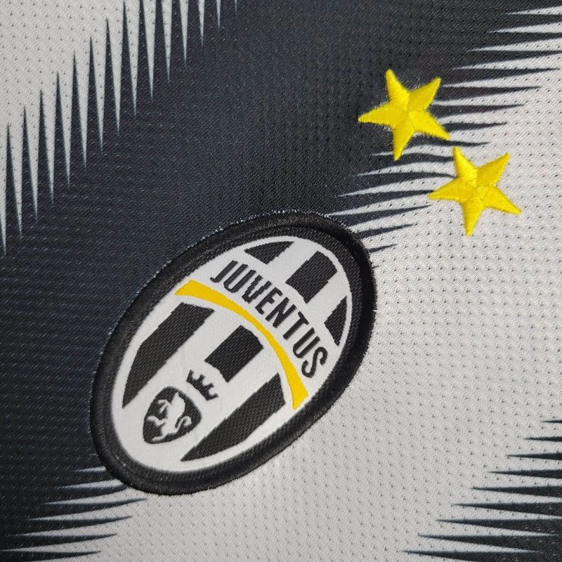 Juventus Home Retro Trikot 2011-2012 Juventus Home Retro Trikot 2011-2012