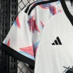 Japan Attack on Titan Levi Ackerman Sondertrikot 2024-2025 - Weiß