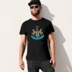 Newcastle United Core Stretch Slim Cneck Gildan Tee T-Shirt Herren