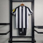 Newcastle United Heimtrikot Kinder Minikit 2023-2024