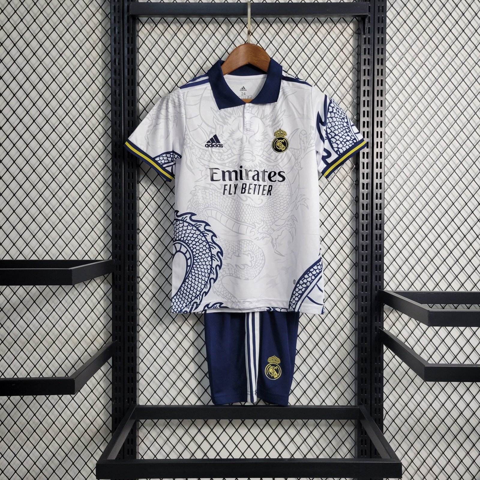Real Madrid Chinesisch Drache Kinder Sondertrikot Mit Shorts - Weiß Real Madrid Chinesisch Drache Kinder Sondertrikot Mit Shorts - Weiß
