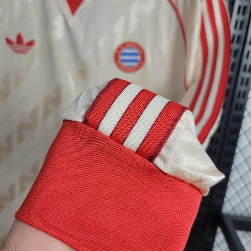FC Bayern München Originals Langarm Sondertrikot 2024-2025 - Beige FC Bayern München Originals Langarm Sondertrikot 2024-2025 - Beige