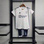 Ajax Auswärtstrikot Kinder Mini Kit 2023-2024