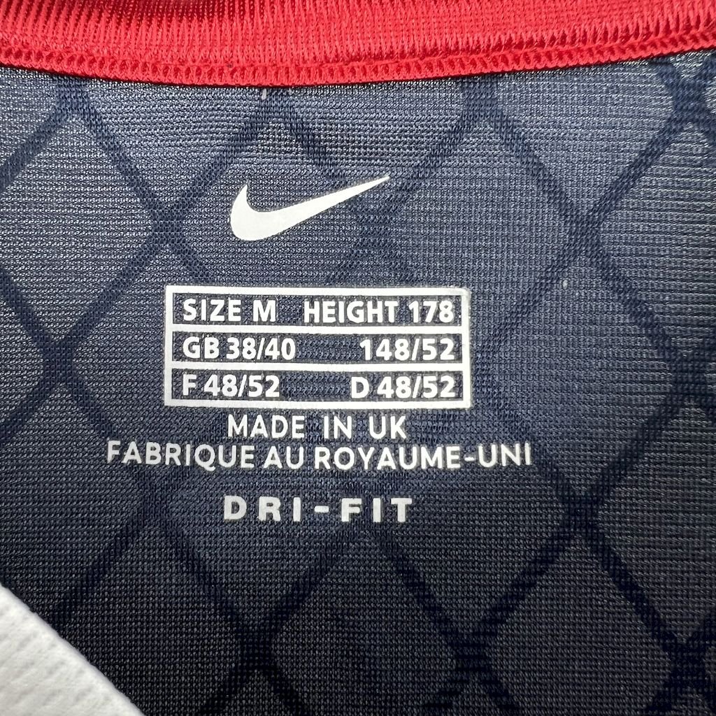 Paris Saint-Germain Retro Home Trikot 2001-2002 Paris Saint-Germain Retro Home Trikot 2001-2002