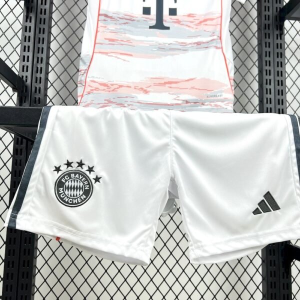 Bayern München Auswärtstrikot Kinder Minikit 2025-2026