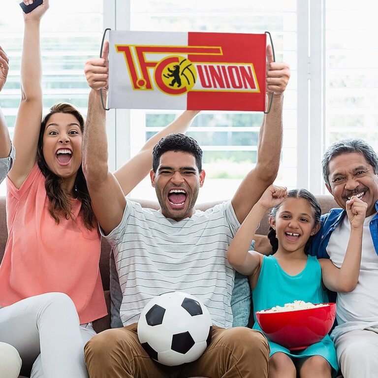 FC Union Berlin Transparente Beim Fußballspiel, Fans Schwenken Fahnen