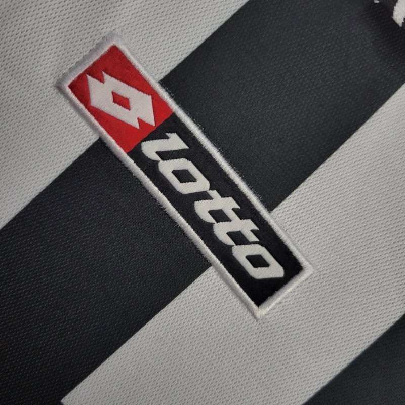 Juventus Home Retro Trikot 2001-2002 Juventus Home Retro Trikot 2001-2002