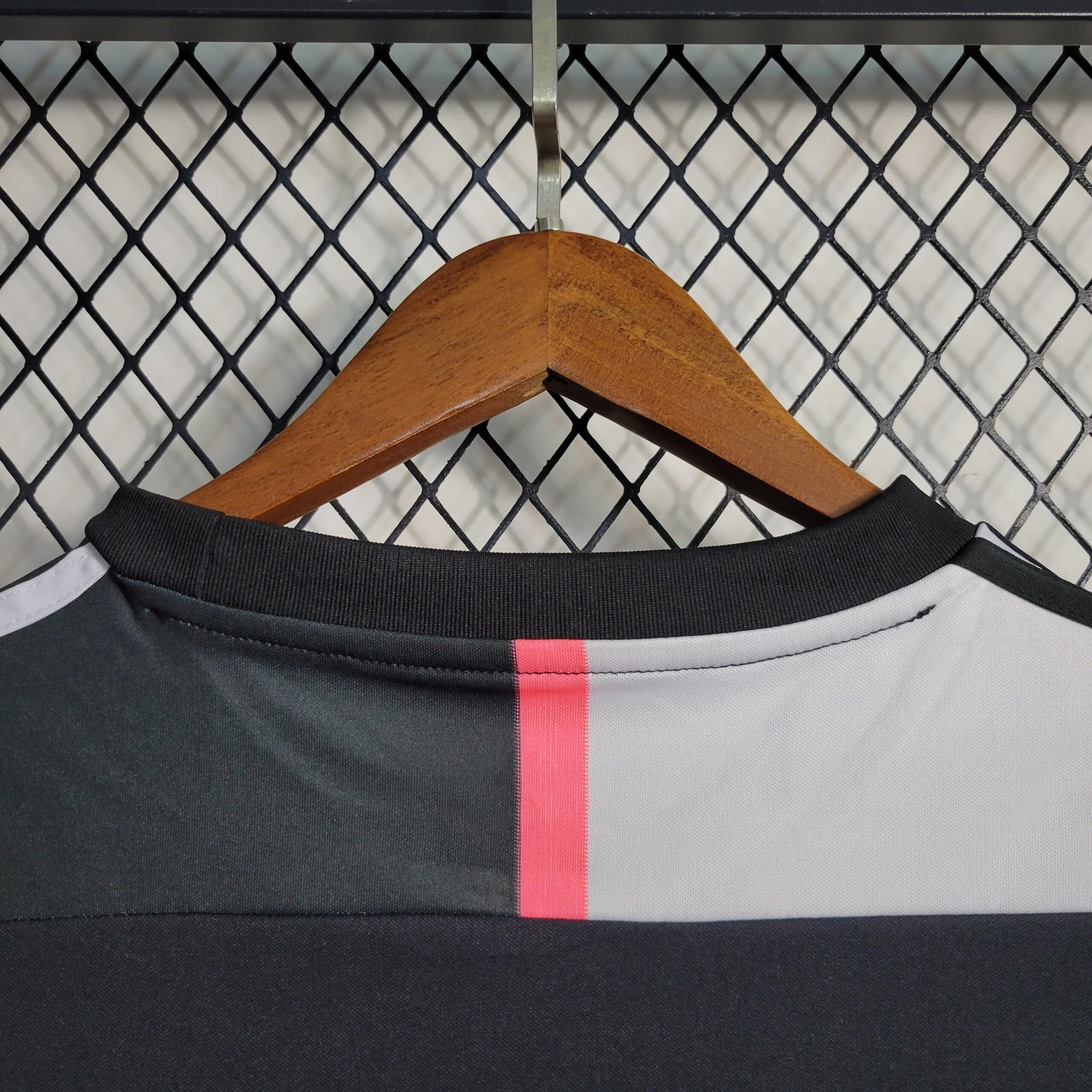 Juventus Home Retro Trikot 2019-2020 Juventus Home Retro Trikot 2019-2020