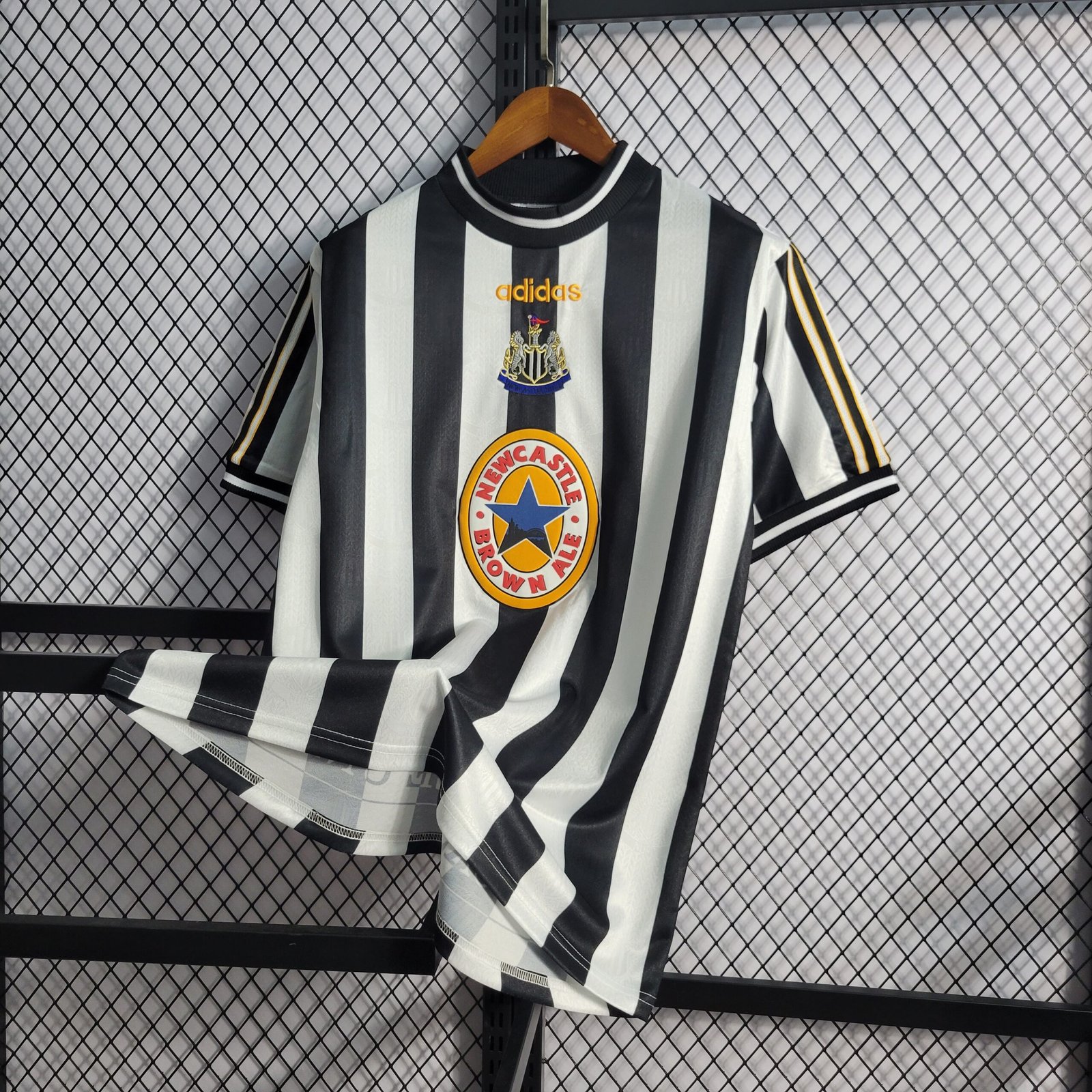 Newcastle United Home Retro Trikot 1995-1997 Newcastle United Home Retro Trikot 1995-1997