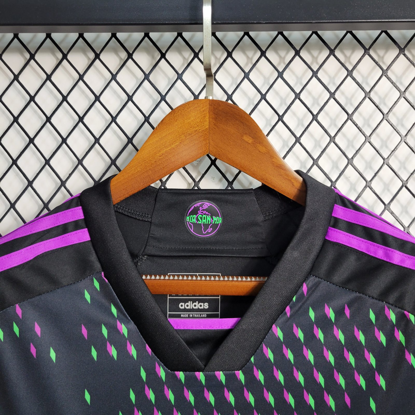 FC Bayern München Away Trikot 2023-2024 ( Aufdruck Dein Name ) FC Bayern München Away Trikot 2023-2024 ( Aufdruck Dein Name )