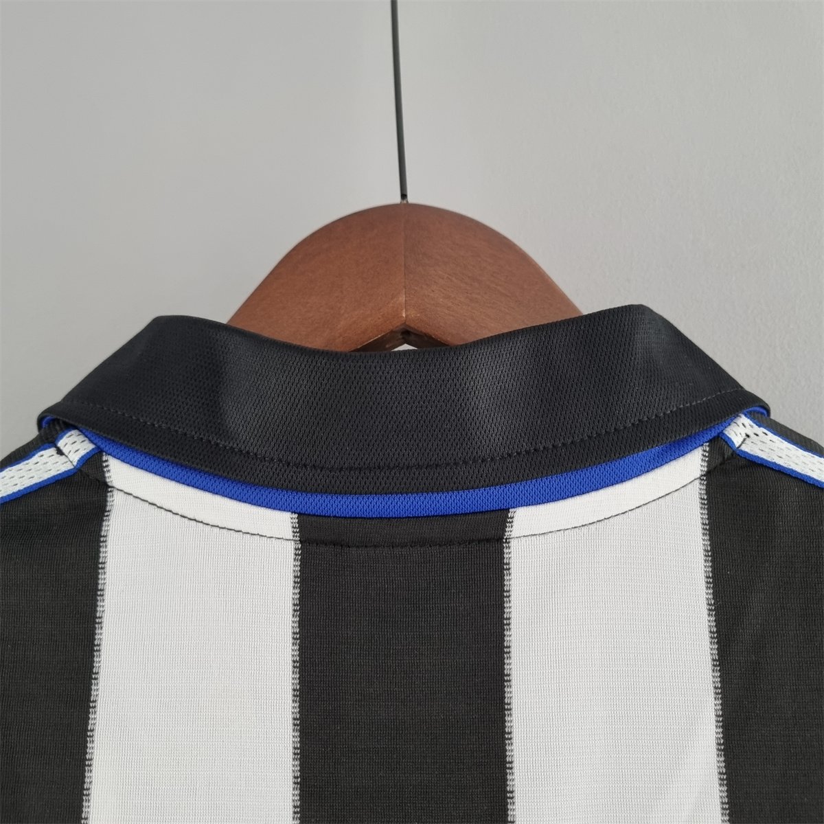 Newcastle United Home Retro Trikot 2000-2001 Newcastle United Home Retro Trikot 2000-2001