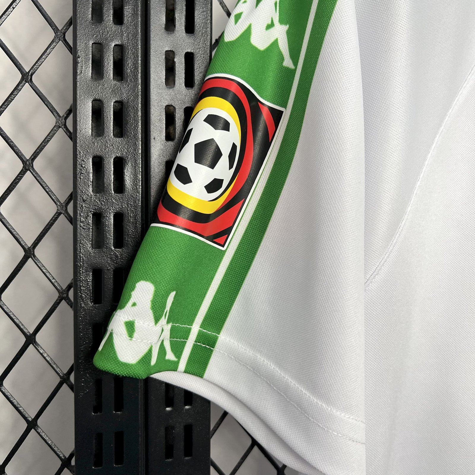Werder Bremen Away Retro Trikot 2001-2002 Werder Bremen Away Retro Trikot 2001-2002