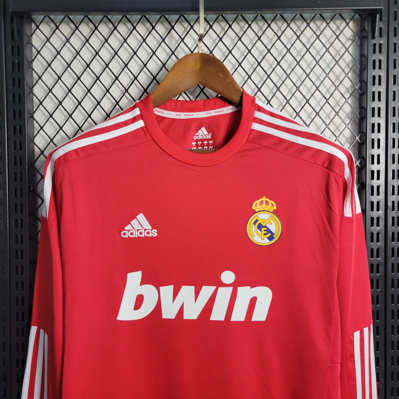 Real Madrid Retro Langarm Away Trikot 2011-2012 - Rot Real Madrid Retro Langarm Away Trikot 2011-2012 - Rot