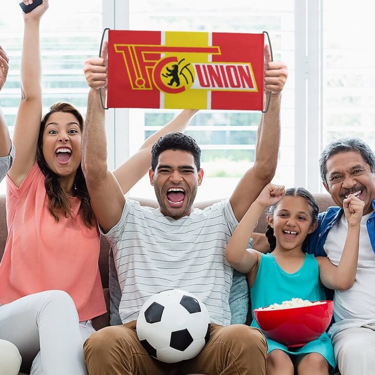 FC Union Berlin Transparente Beim Fußballspiel, Fans Schwenken Fahnen