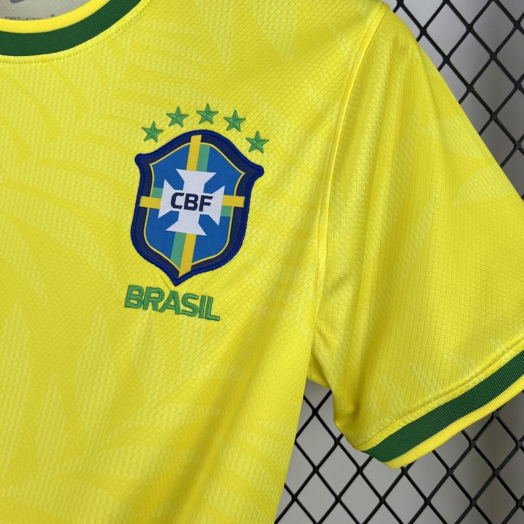 Brasilien X Pombo Sondertrikot 2025-2026 - Gelb Brasilien X Pombo Sondertrikot 2025-2026 - Gelb