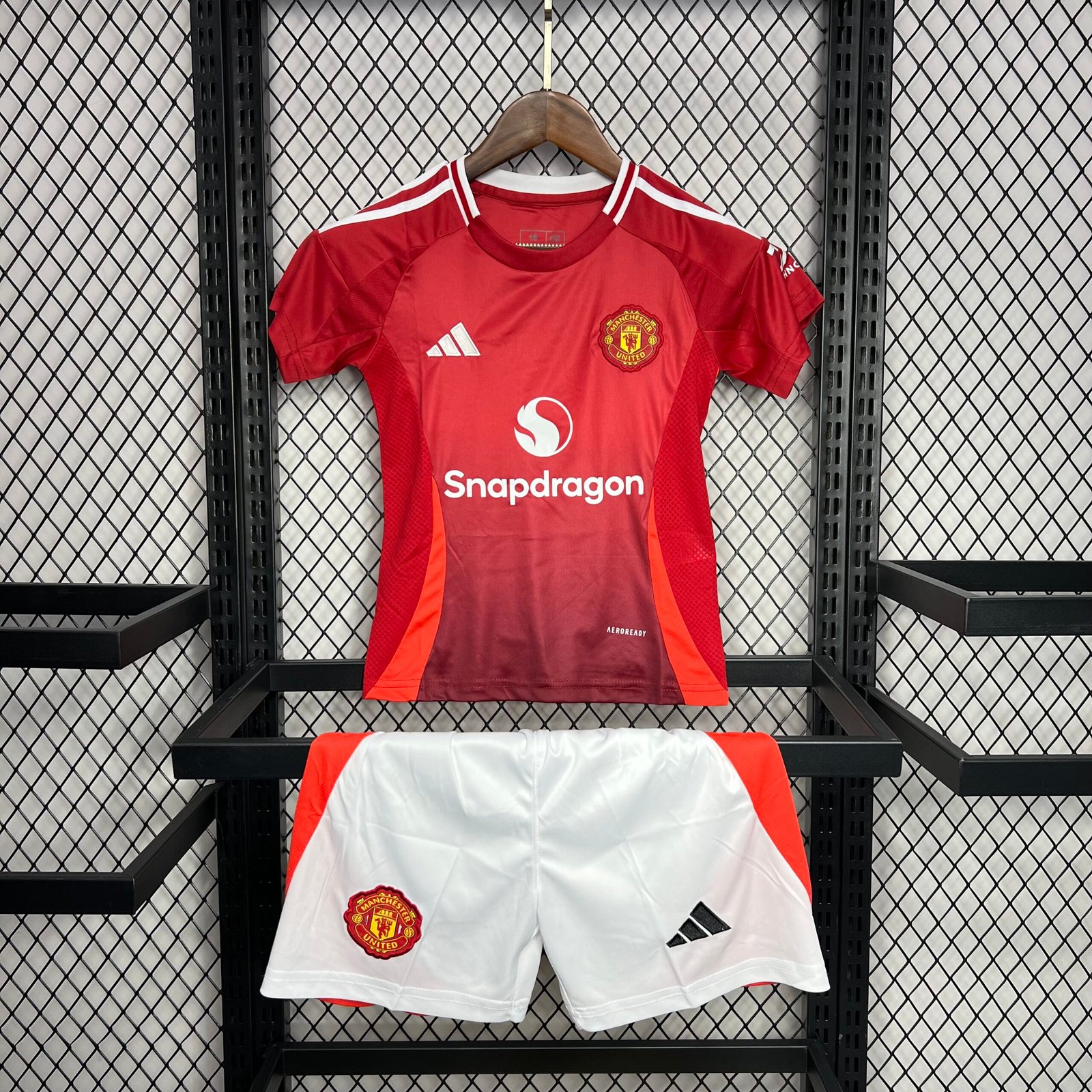 Manchester United Cristiano Ronaldo 7 Heimtrikot Kinder Mini Kit 2024-2025 Manchester United Cristiano Ronaldo 7 Heimtrikot Kinder Mini Kit 2024-2025