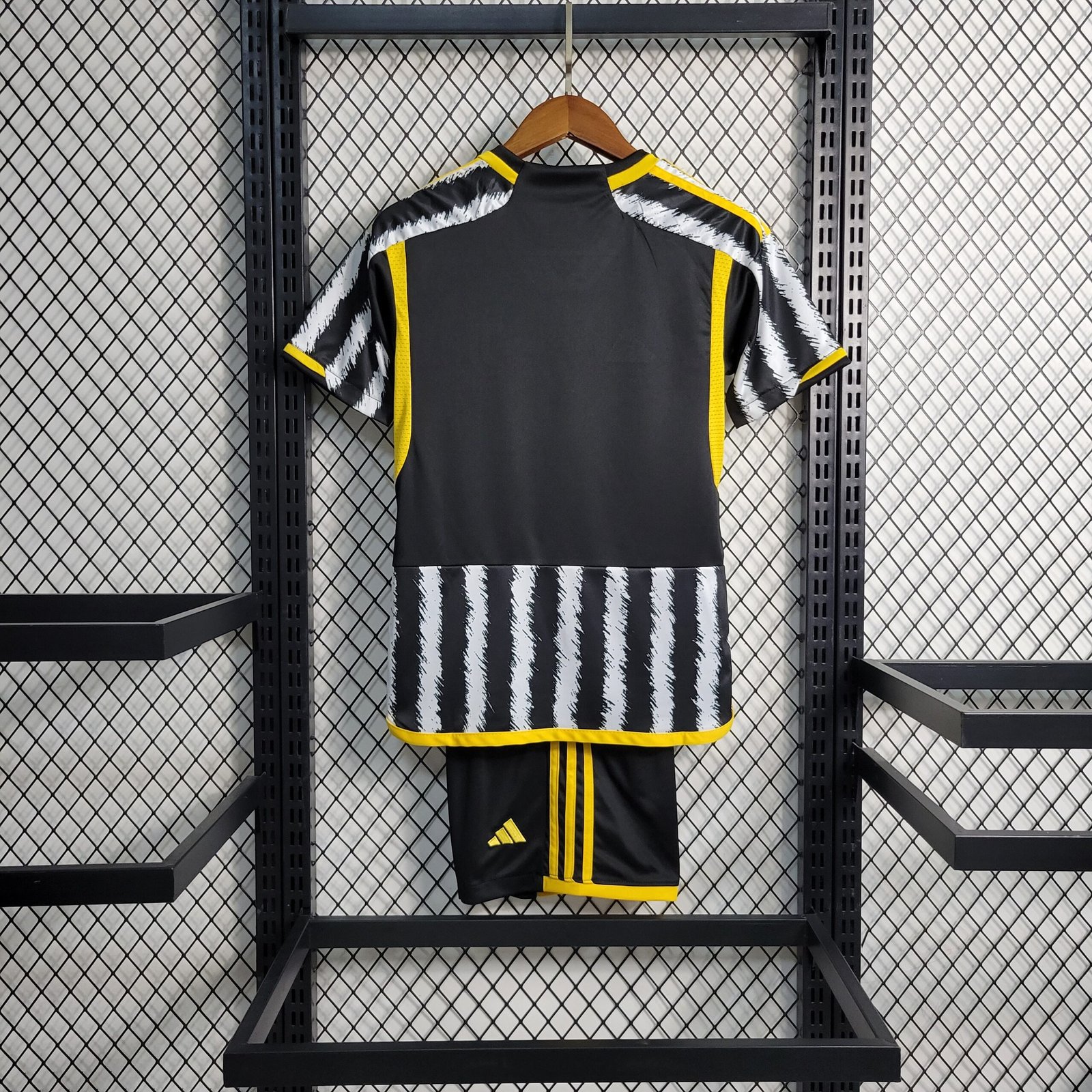 Juventus Heimtrikot Kinder Minikit 2023-2024 Juventus Heimtrikot Kinder Minikit 2023-2024