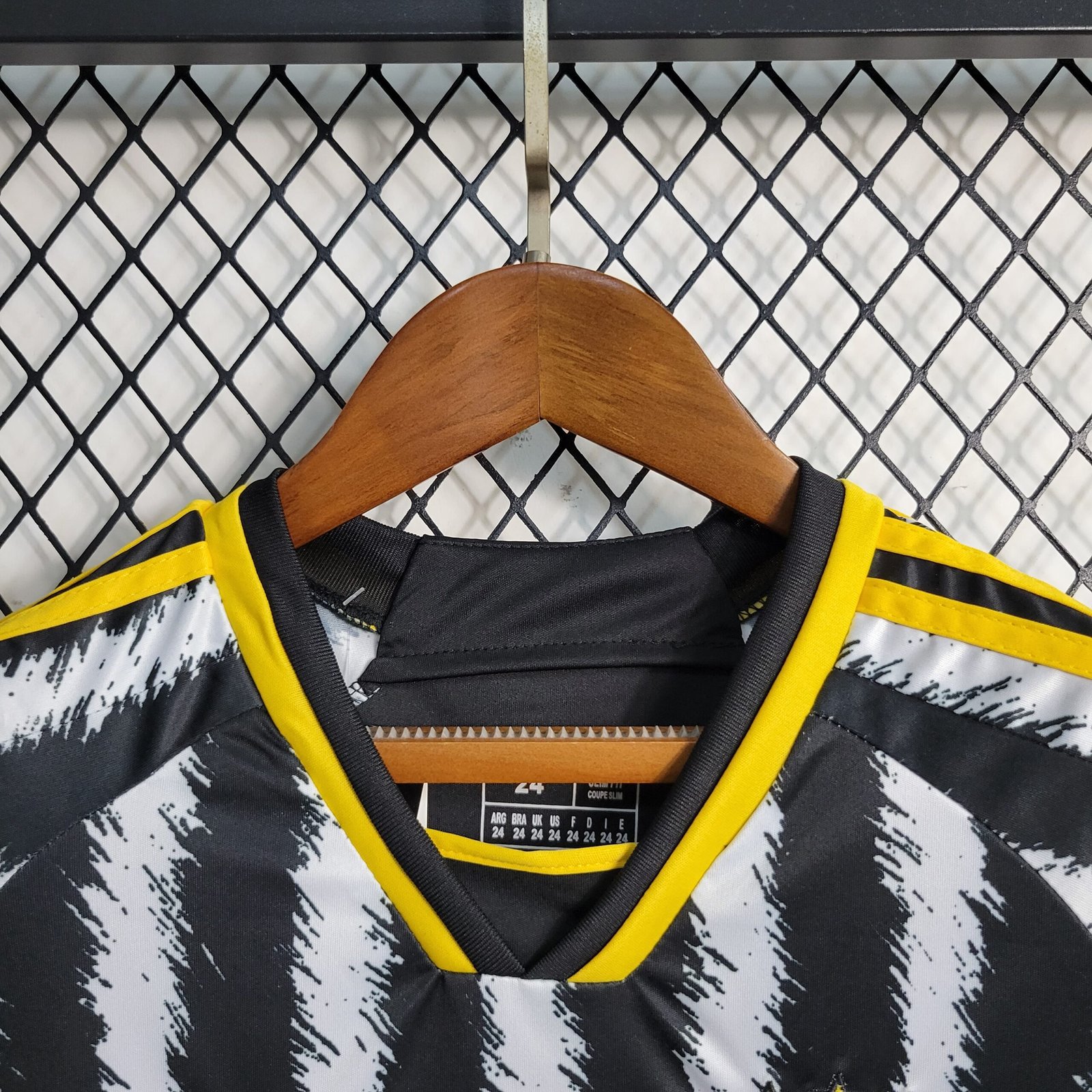 Juventus Cristiano Ronaldo 7 Heimtrikot Kinder Minikit 2023-2024 Juventus Cristiano Ronaldo 7 Heimtrikot Kinder Minikit 2023-2024