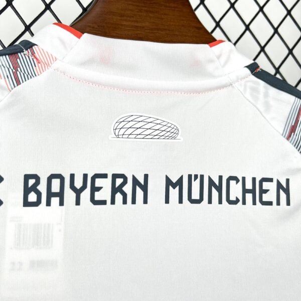 Bayern München Auswärtstrikot Kinder Minikit 2025-2026
