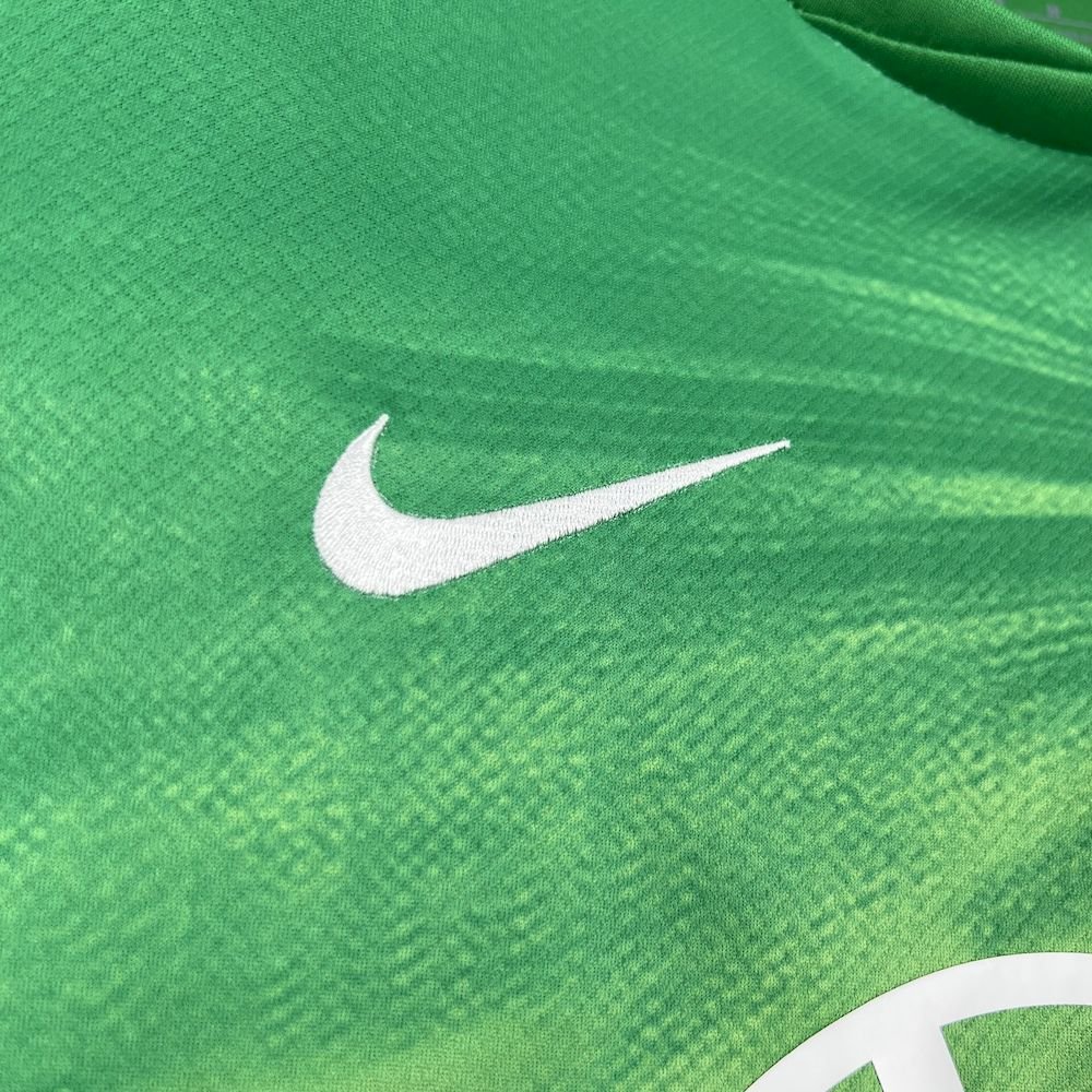 VFL Wolfsburg Home Trikot 2025-2026 VFL Wolfsburg Home Trikot 2025-2026