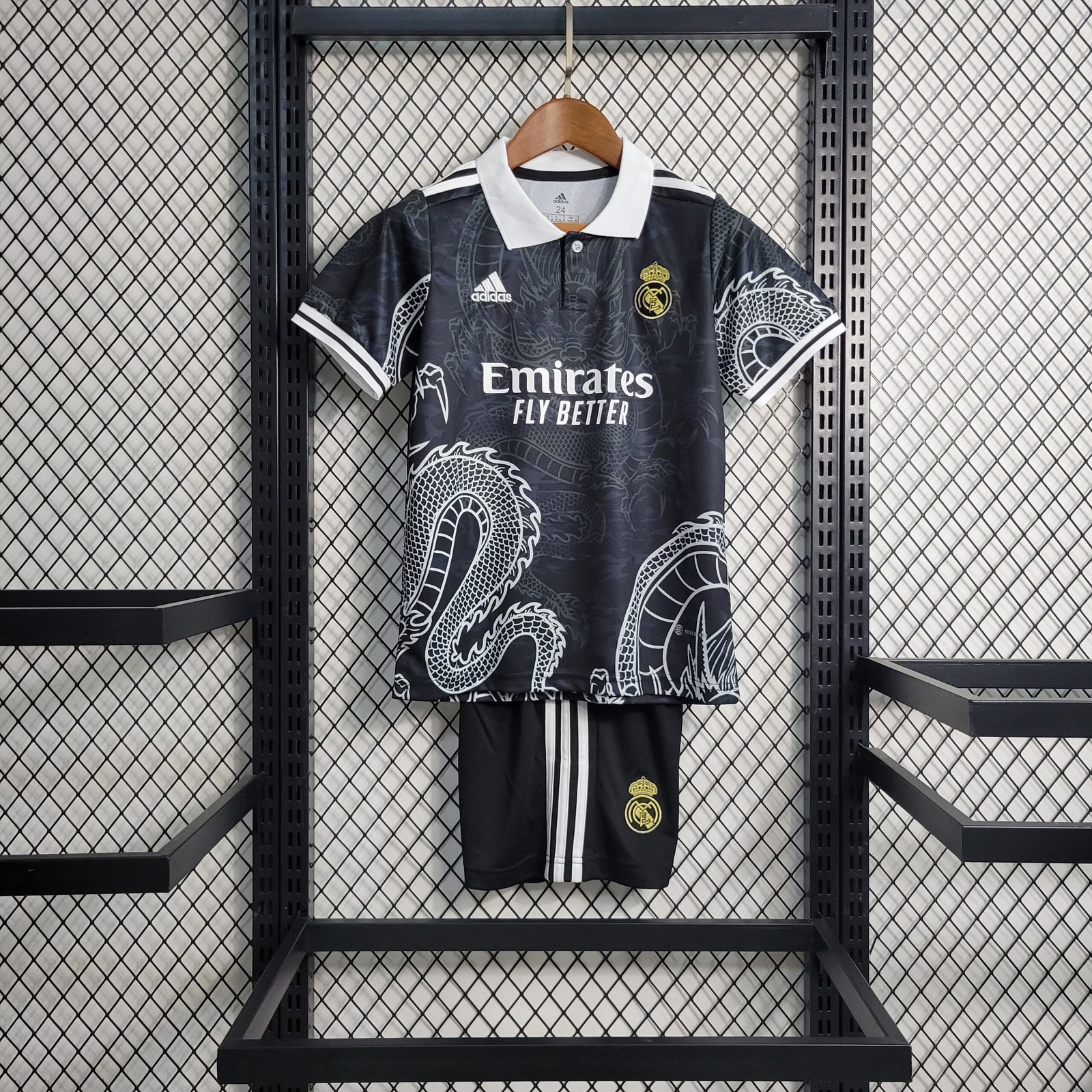 Real Madrid Chinesisch Drache Kinder Sondertrikot Mit Shorts - Schwarz Real Madrid Chinesisch Drache Kinder Sondertrikot Mit Shorts - Schwarz