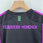 Bayern München Auswärtstrikot Kinder Minikit 2023-2024