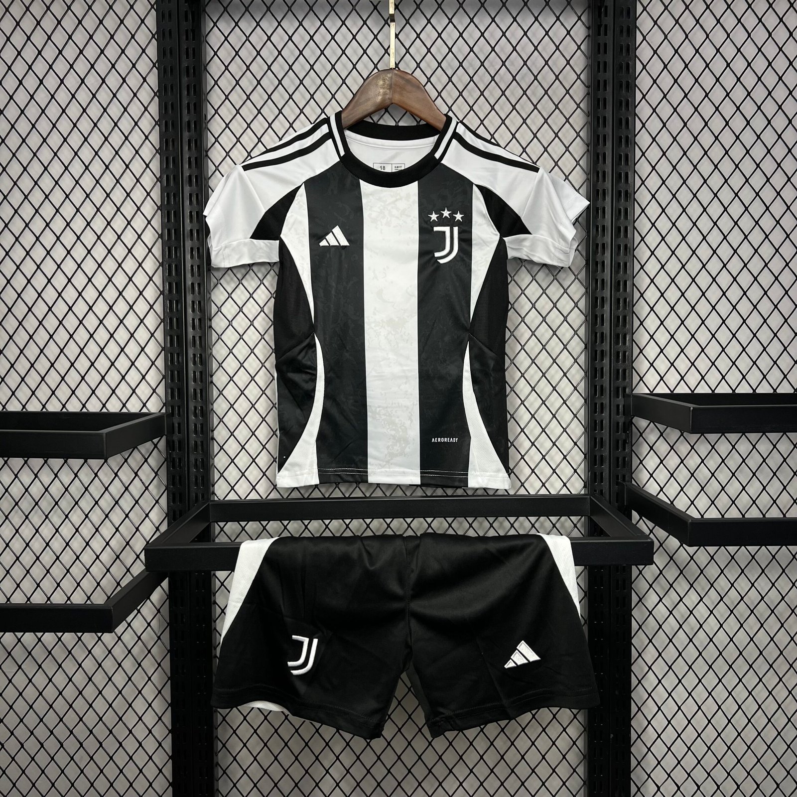 Juventus Cristiano Ronaldo 7 Heimtrikot Kinder Minikit 2024-2025 Juventus Cristiano Ronaldo 7 Heimtrikot Kinder Minikit 2024-2025