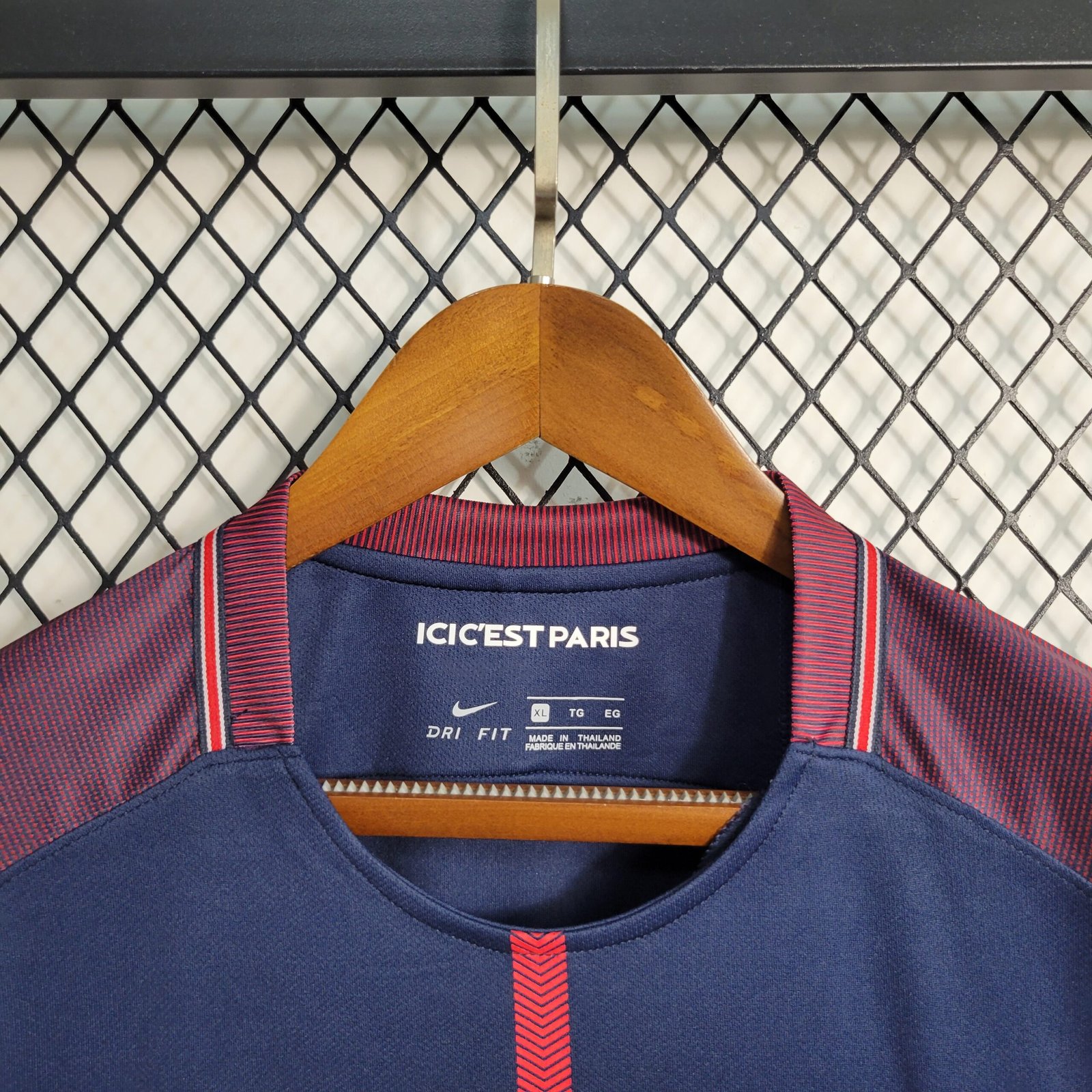 Paris Saint-Germain Retro Home Trikot 2017-2018 Paris Saint-Germain Retro Home Trikot 2017-2018