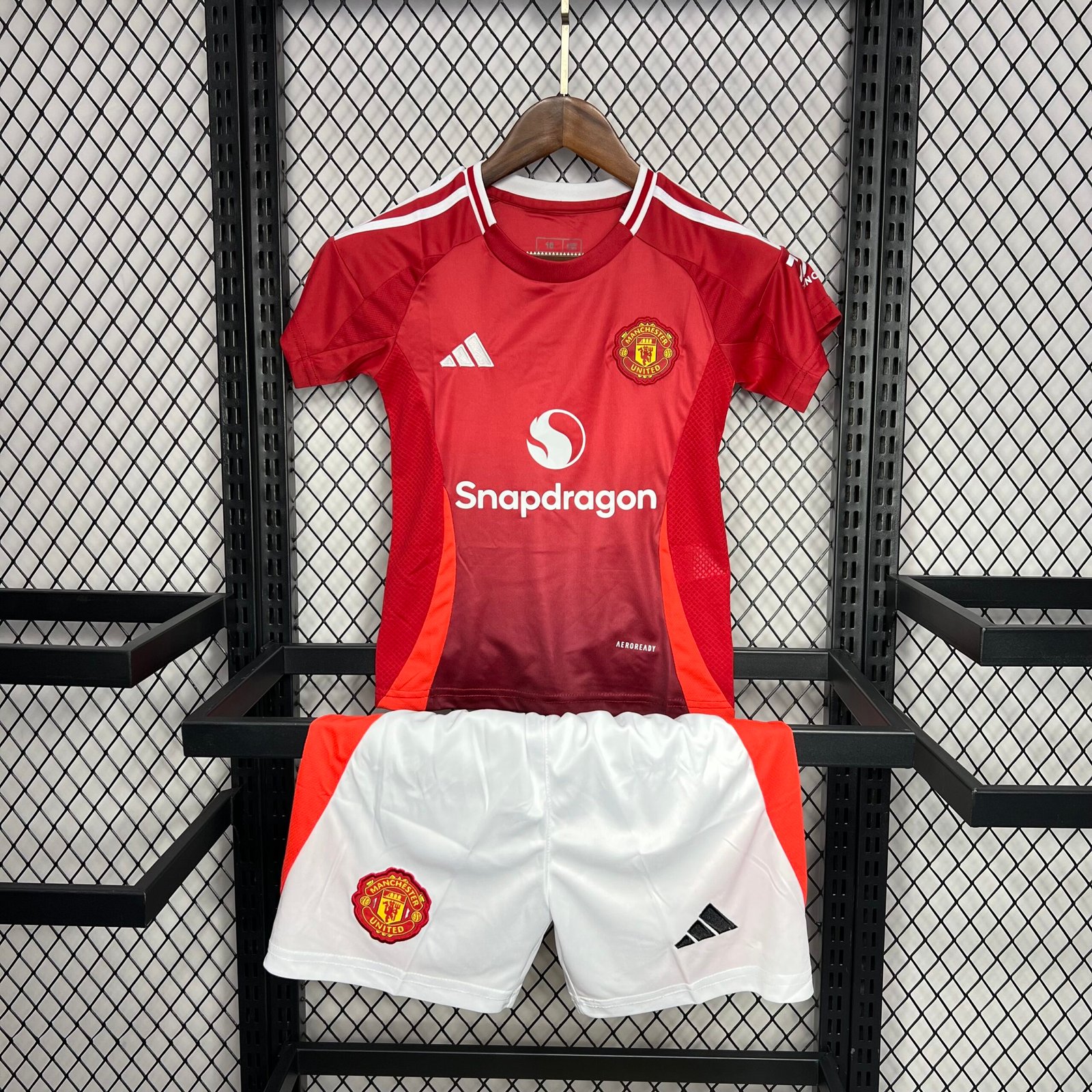 Manchester United Cristiano Ronaldo 7 Heimtrikot Kinder Mini Kit 2024-2025 Manchester United Cristiano Ronaldo 7 Heimtrikot Kinder Mini Kit 2024-2025