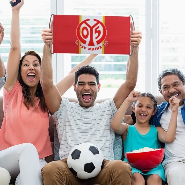 FSV Mainz 05 Transparente Beim Fußballspiel, Fans Schwenken Fahnen
