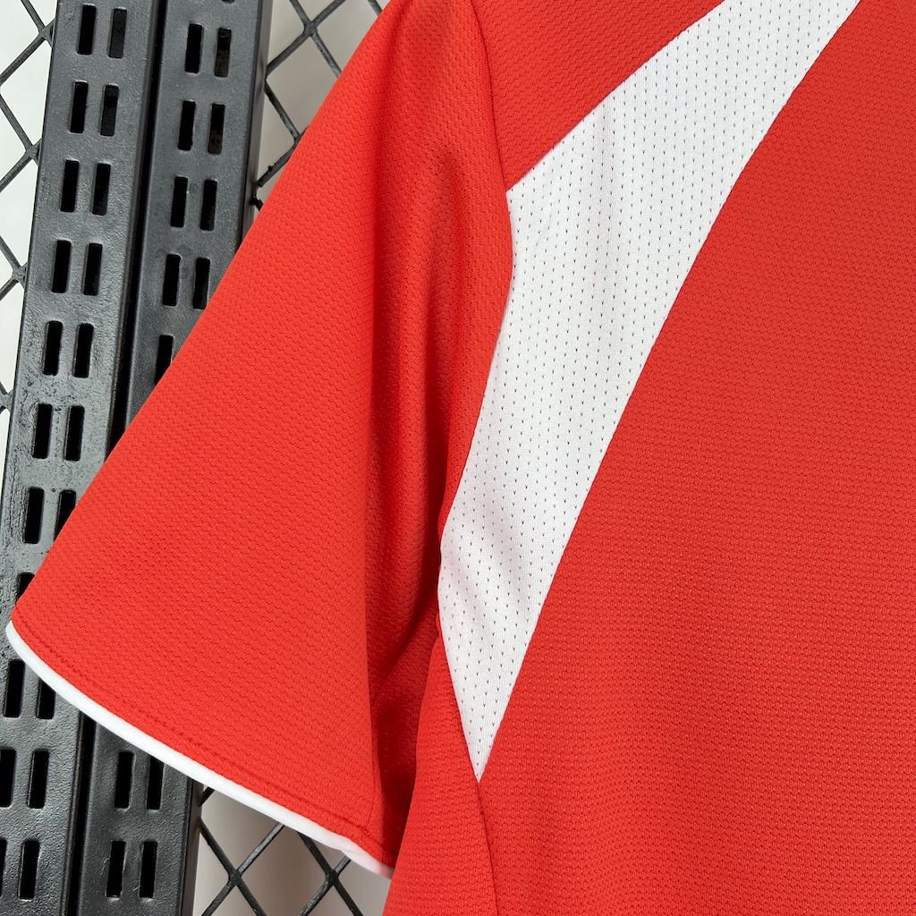 VfB Stuttgart Retro Away Trikot 2006-2007 VfB Stuttgart Retro Away Trikot 2006-2007