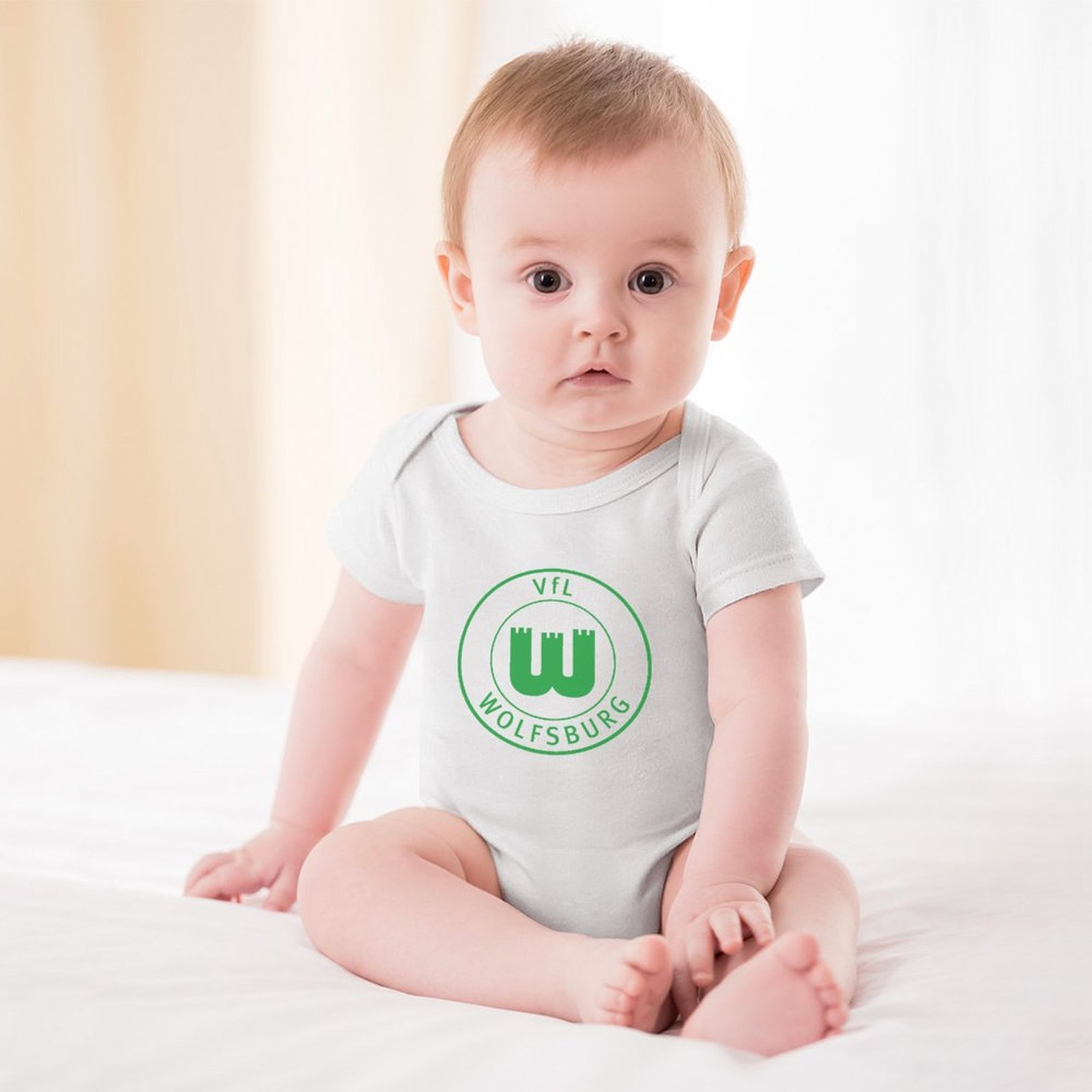 VfL Wolfsburg Baby Bodysuit Strampler Schlafanzug Mit Kurzen Ärmeln VfL Wolfsburg Baby Bodysuit Strampler Schlafanzug Mit Kurzen Ärmeln