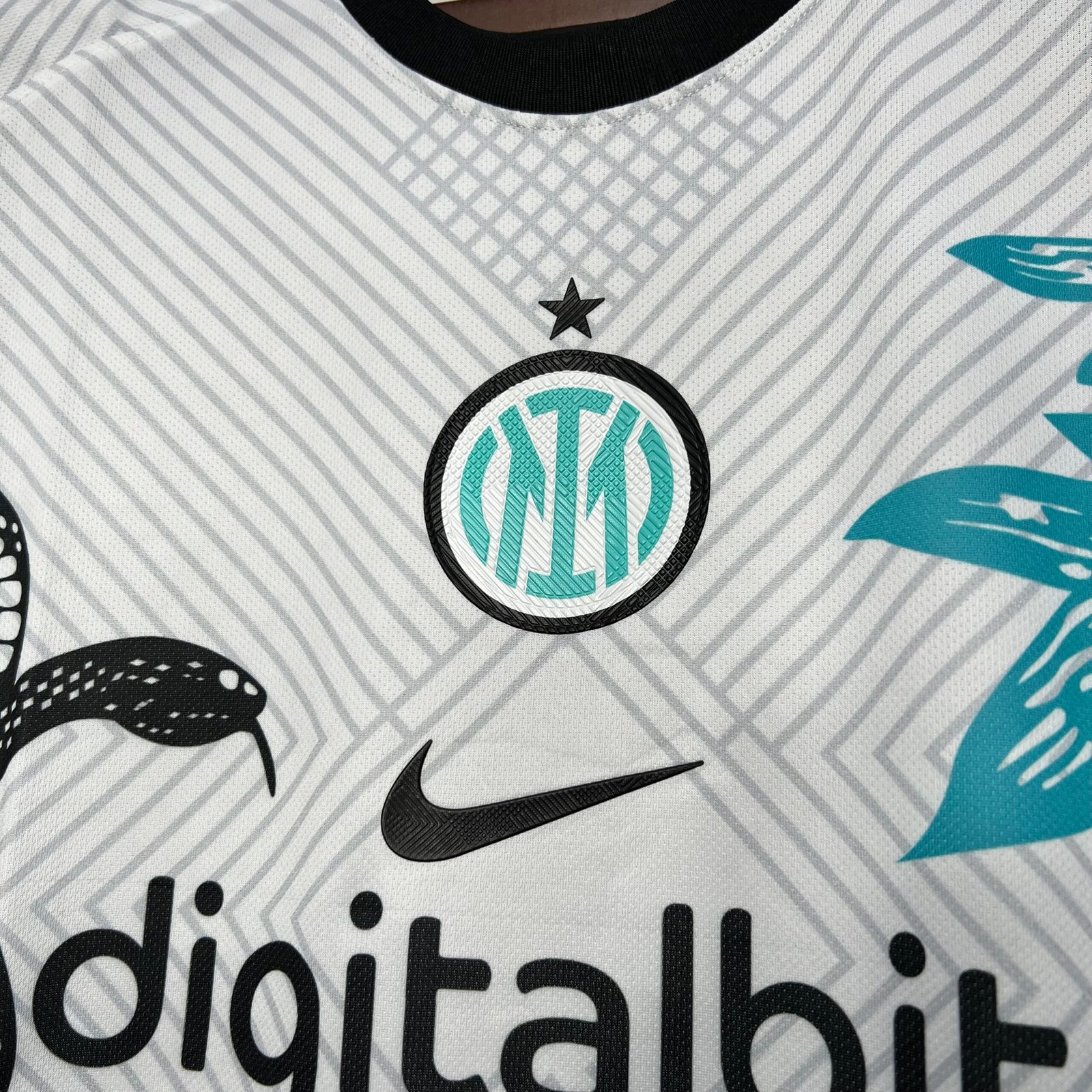 Inter Mailand Schlangenhaut Sondertrikot 2024-2025 - Weiß Inter Mailand Schlangenhaut Sondertrikot 2024-2025 - Weiß