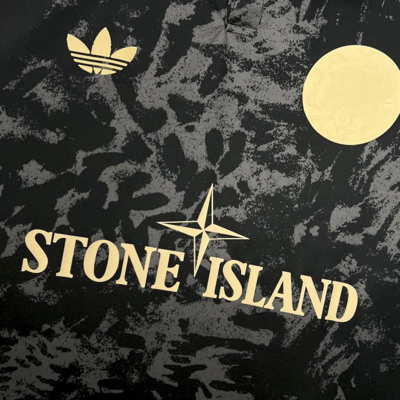 Ajax X Stone Island Sondertrikot 2025-2026 - Schwarz Ajax X Stone Island Sondertrikot 2025-2026 - Schwarz