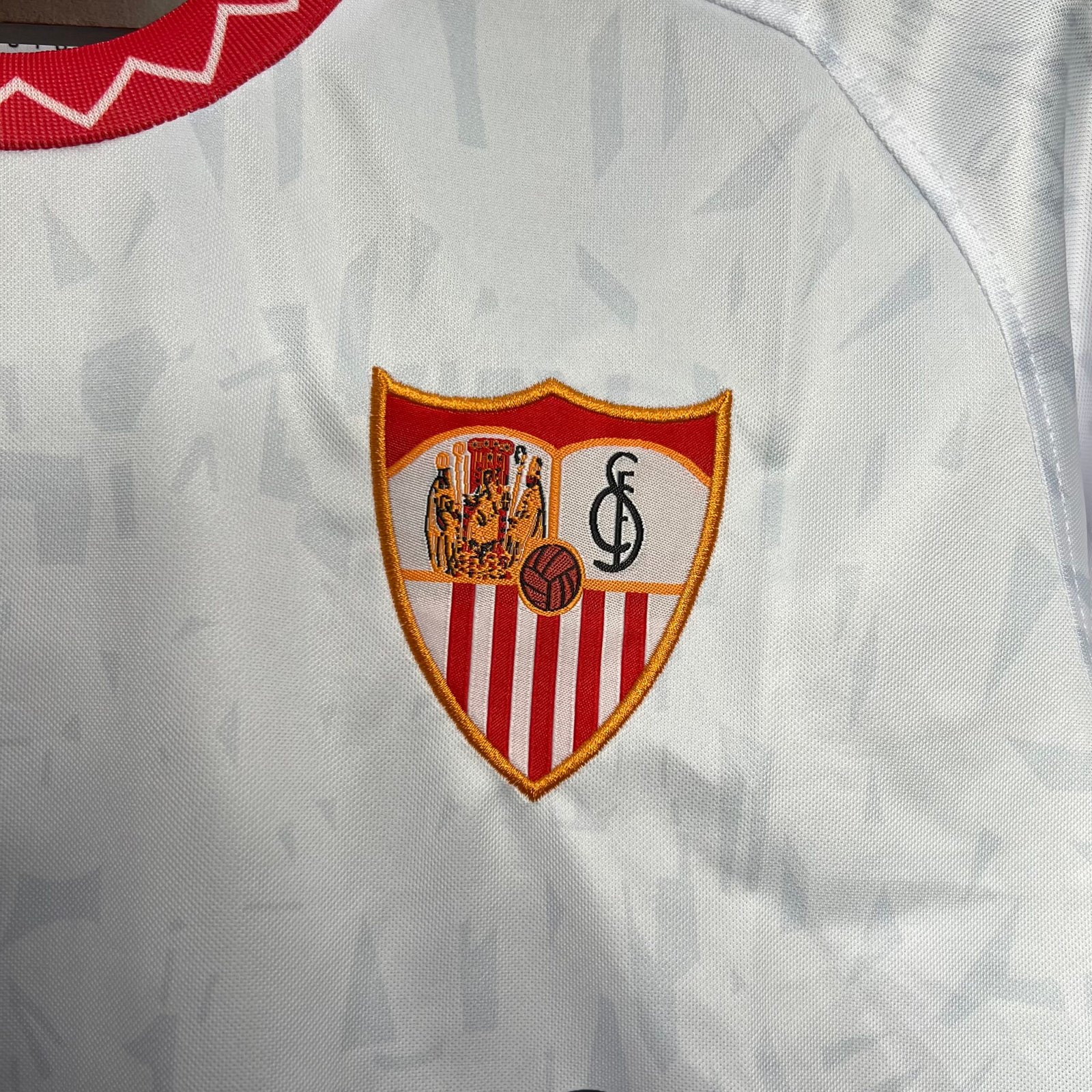 Sevilla FC Home Trikot 2024-2025 - Weiß Sevilla FC Home Trikot 2024-2025 - Weiß