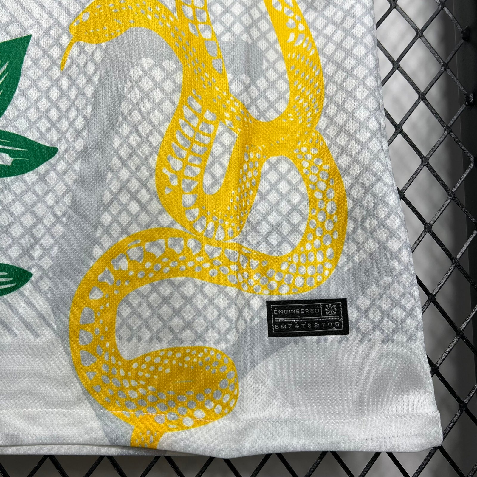 Inter Mailand Schlangenhaut Sondertrikot 2024-2025 - Weiß-Gelb Inter Mailand Schlangenhaut Sondertrikot 2024-2025 - Weiß-Gelb