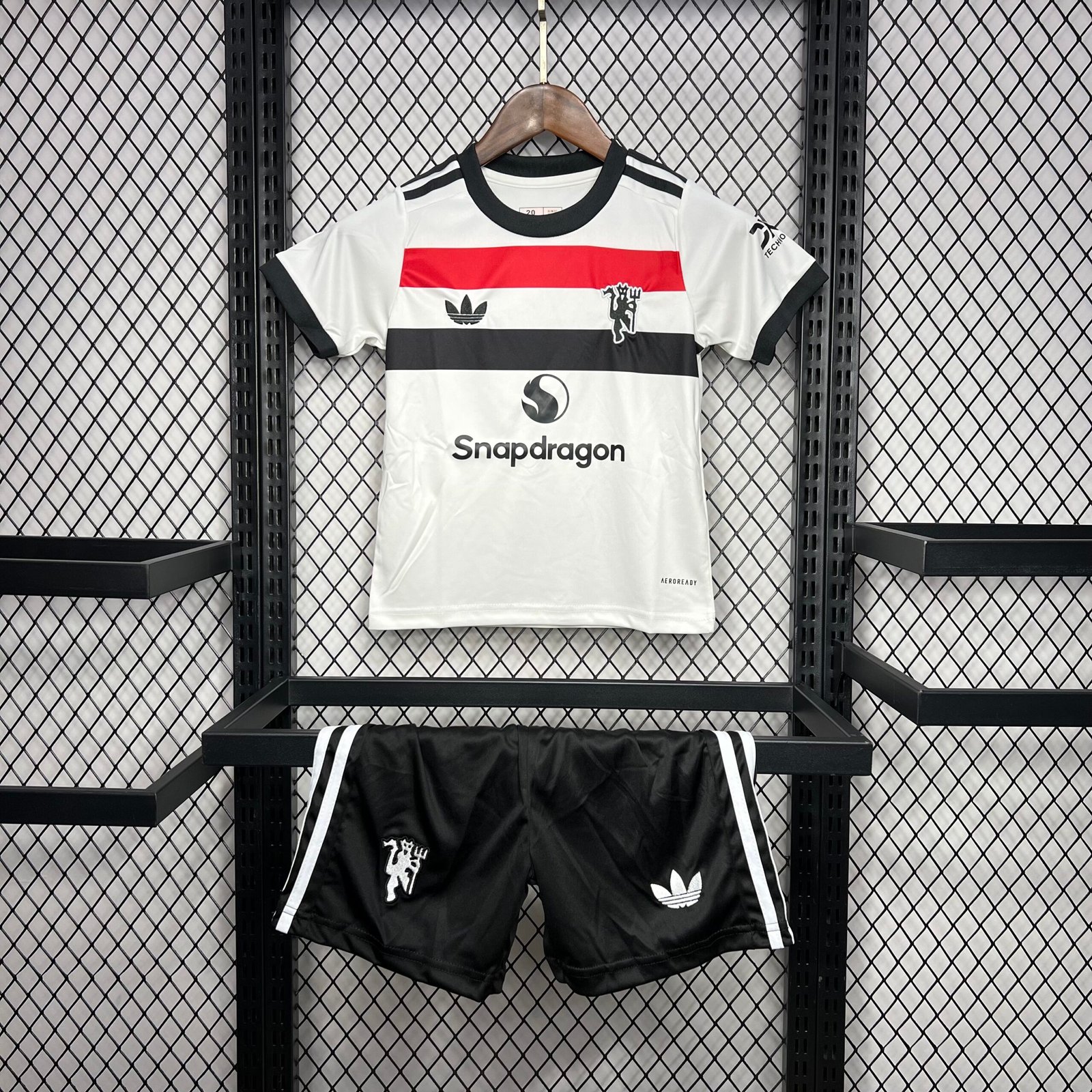 Manchester United Cristiano Ronaldo 7 Third Trikot Kinder Mini Kit 2024-2025 Manchester United Cristiano Ronaldo 7 Third Trikot Kinder Mini Kit 2024-2025