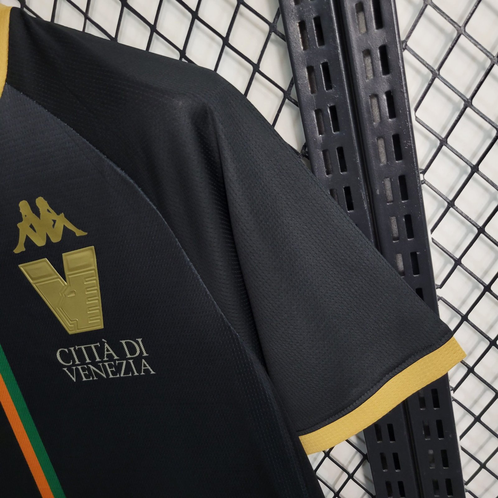 Venezia FC Home Trikot 2023-2024 - Schwarz Venezia FC Home Trikot 2023-2024 - Schwarz