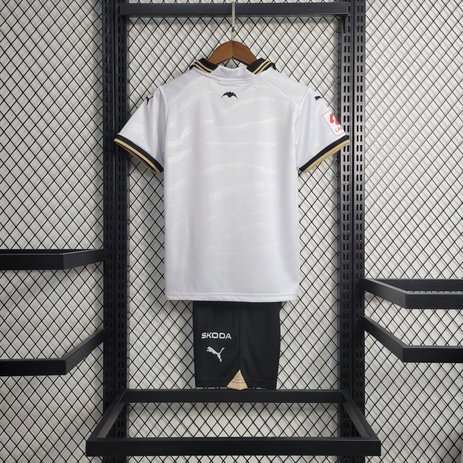 FC Valencia Heimtrikot Kinder Minikit 2023-2024 FC Valencia Heimtrikot Kinder Minikit 2023-2024