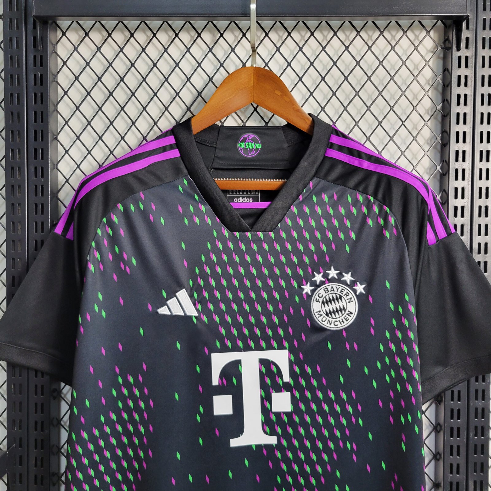 FC Bayern München Away Trikot 2023-2024 ( Aufdruck Dein Name ) FC Bayern München Away Trikot 2023-2024 ( Aufdruck Dein Name )