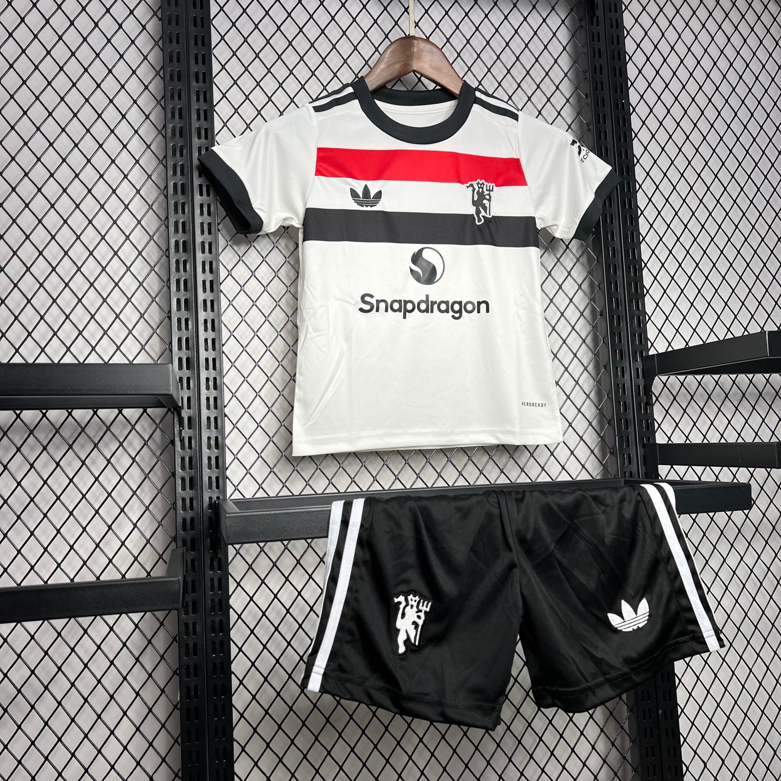 Manchester United Cristiano Ronaldo 7 Third Trikot Kinder Mini Kit 2024-2025 Manchester United Cristiano Ronaldo 7 Third Trikot Kinder Mini Kit 2024-2025
