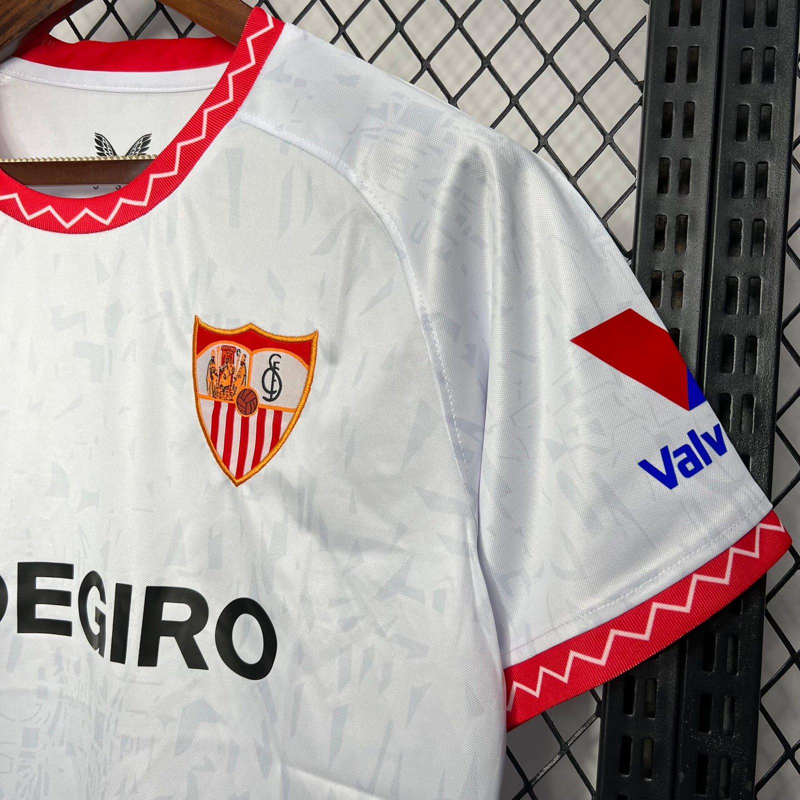 Sevilla FC Home Trikot 2024-2025 - Weiß Sevilla FC Home Trikot 2024-2025 - Weiß